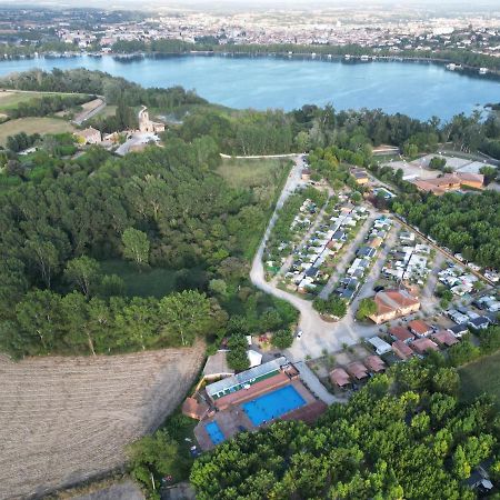 Porqueres Camping Bungalow El Llac De Banyoles מראה חיצוני תמונה