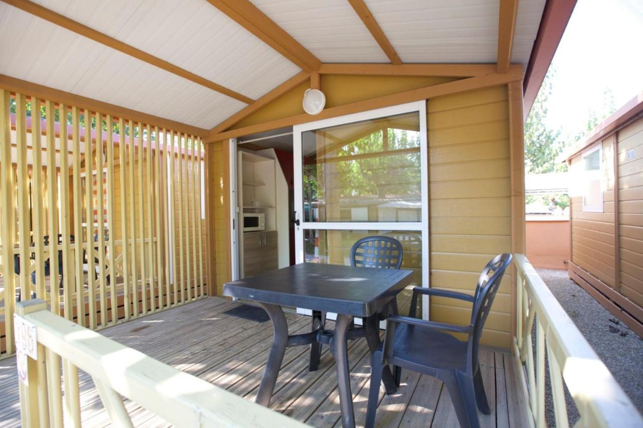 Porqueres Camping Bungalow El Llac De Banyoles מראה חיצוני תמונה