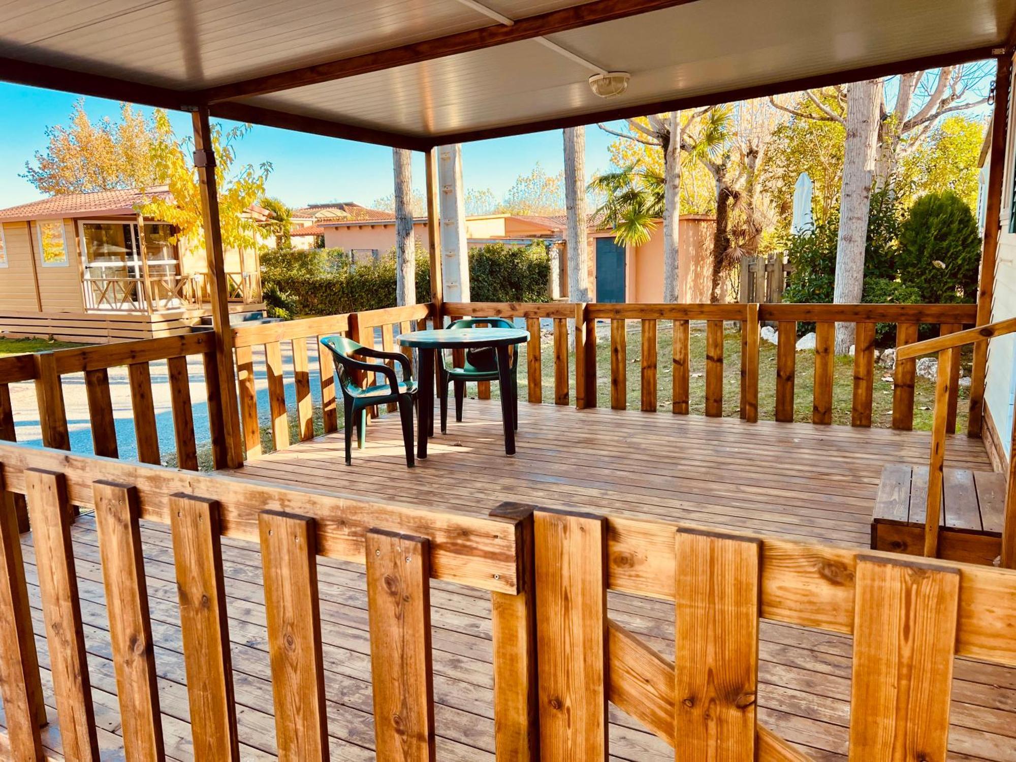 Porqueres Camping Bungalow El Llac De Banyoles מראה חיצוני תמונה