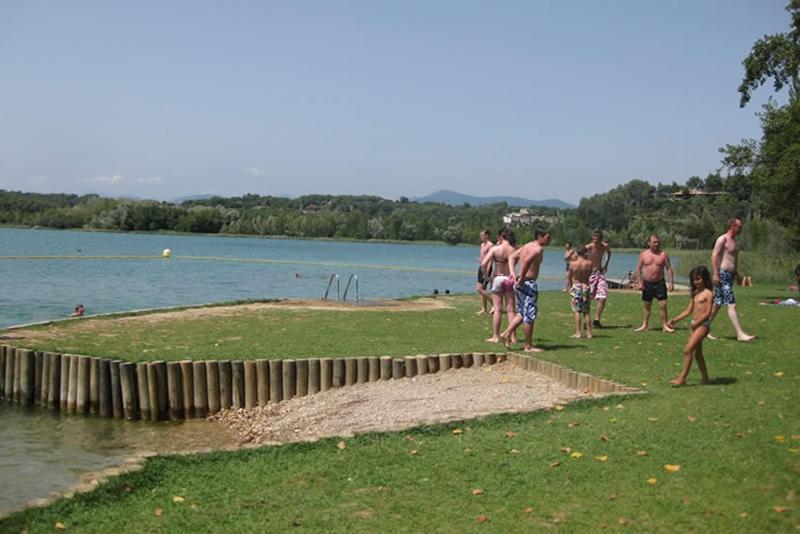 Porqueres Camping Bungalow El Llac De Banyoles מראה חיצוני תמונה
