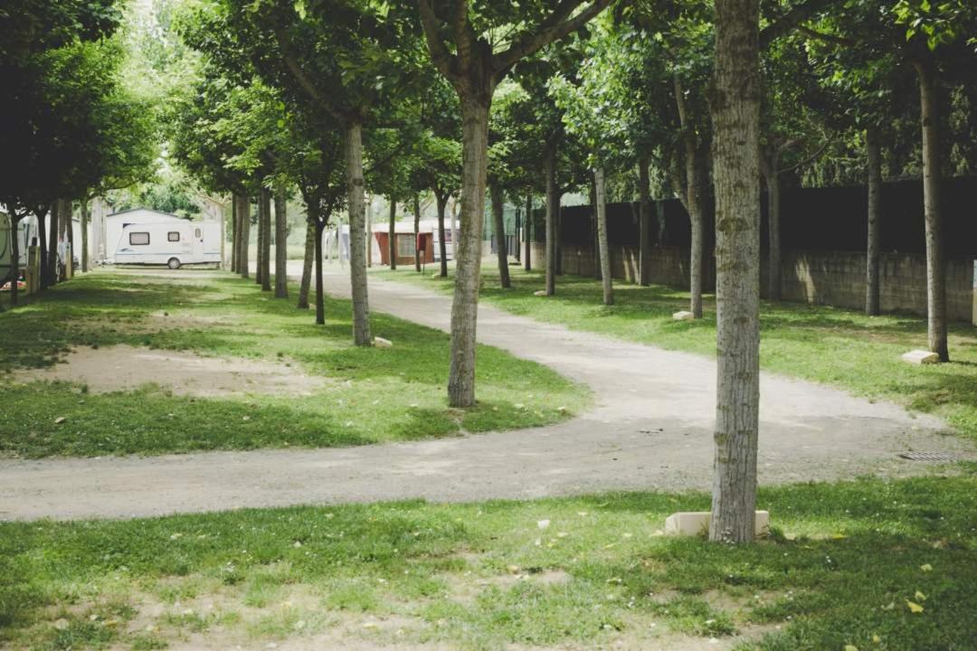 Porqueres Camping Bungalow El Llac De Banyoles מראה חיצוני תמונה
