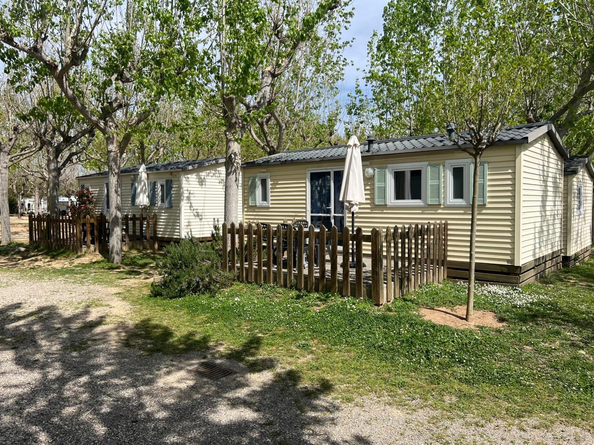 Porqueres Camping Bungalow El Llac De Banyoles מראה חיצוני תמונה