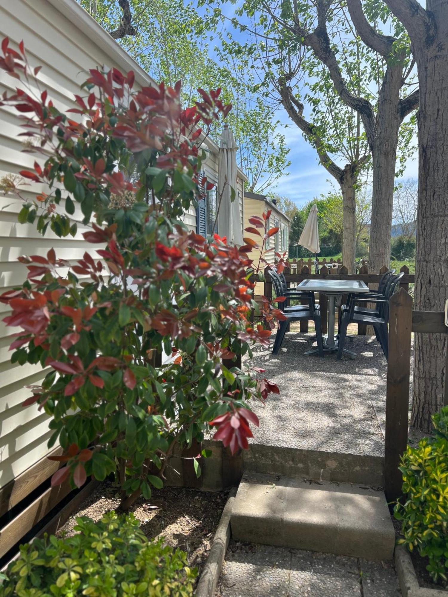 Porqueres Camping Bungalow El Llac De Banyoles חדר תמונה