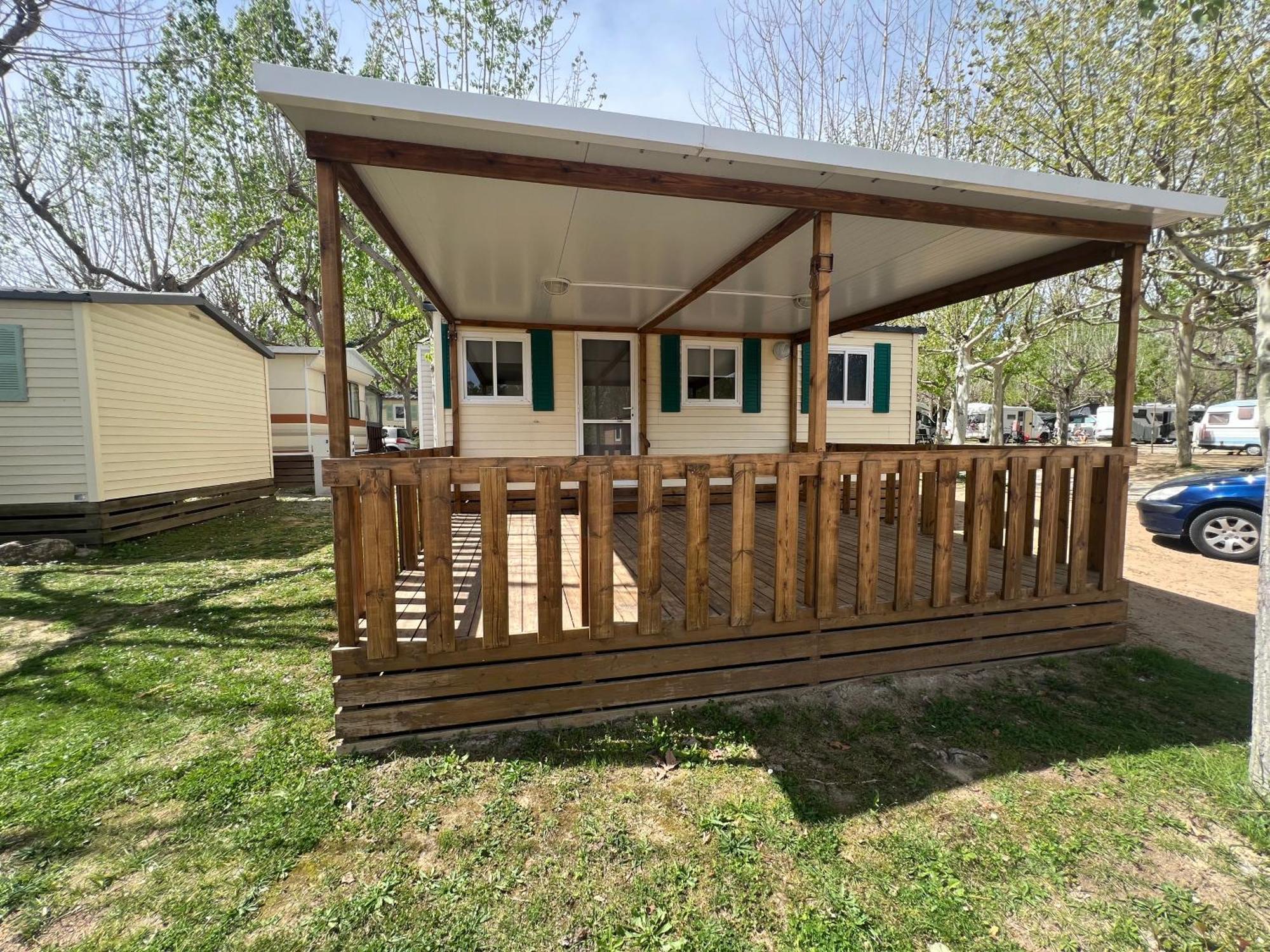 Porqueres Camping Bungalow El Llac De Banyoles חדר תמונה