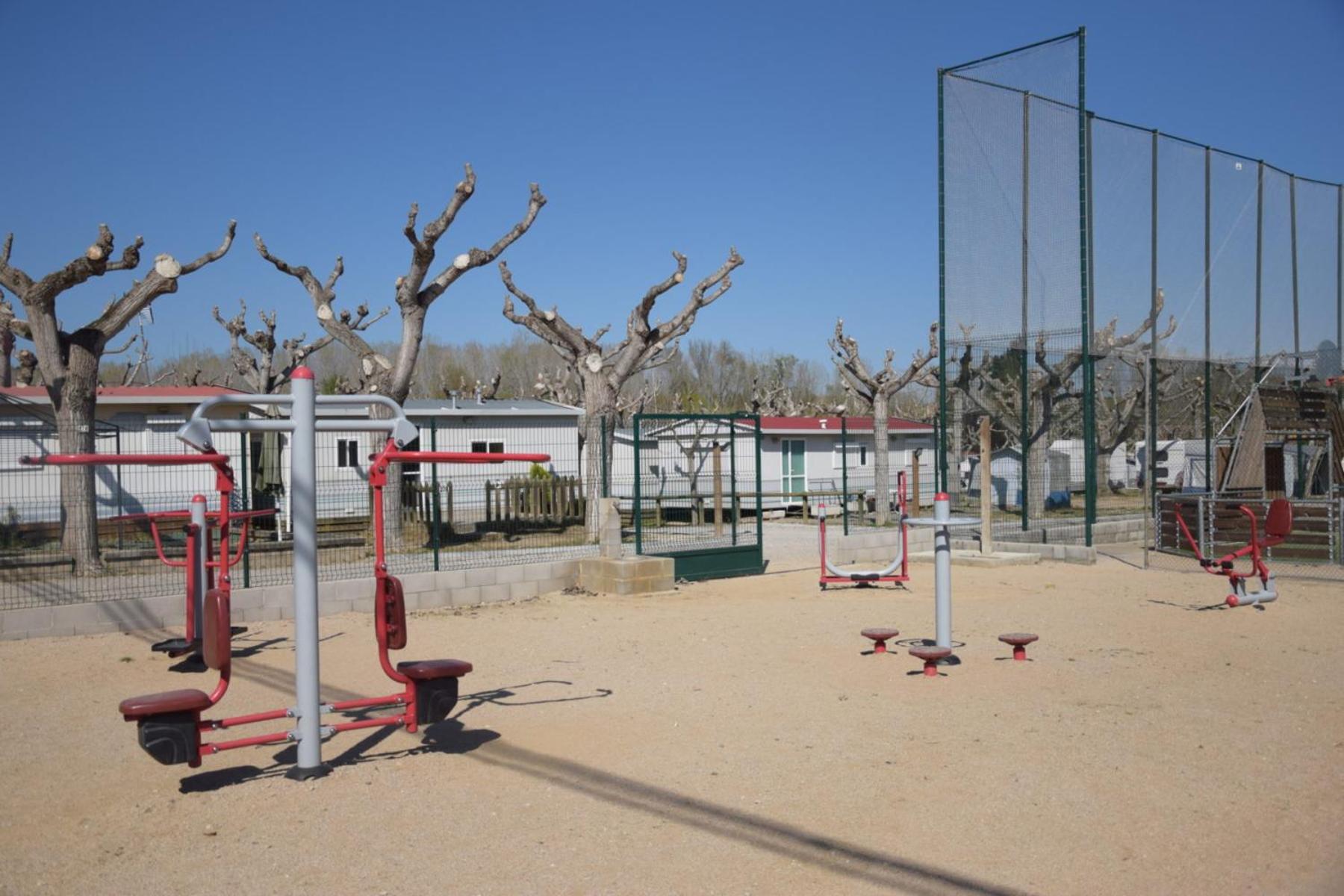 Porqueres Camping Bungalow El Llac De Banyoles מראה חיצוני תמונה