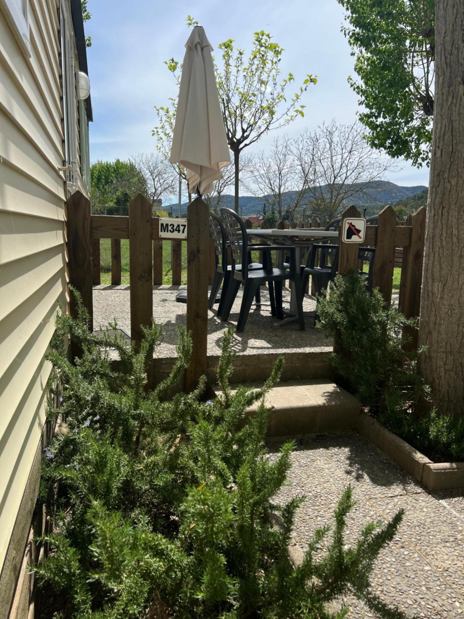 Porqueres Camping Bungalow El Llac De Banyoles חדר תמונה