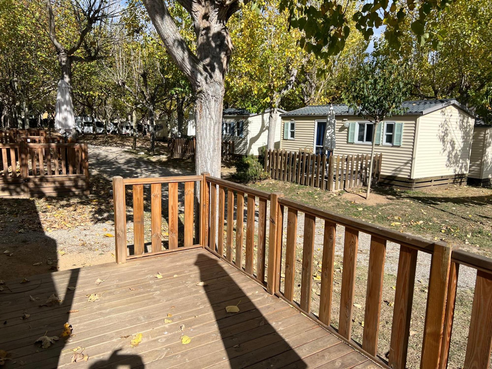 Porqueres Camping Bungalow El Llac De Banyoles מראה חיצוני תמונה
